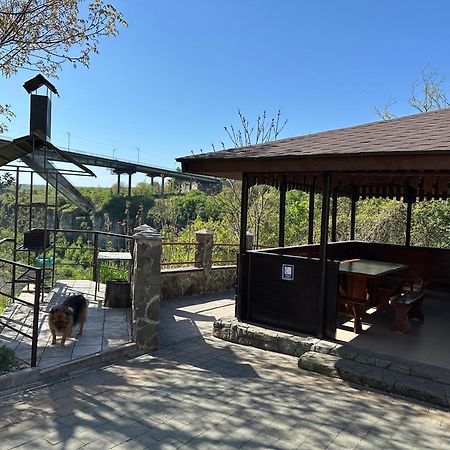 Каприз Hotel Камианец-Подилский Екстериор снимка