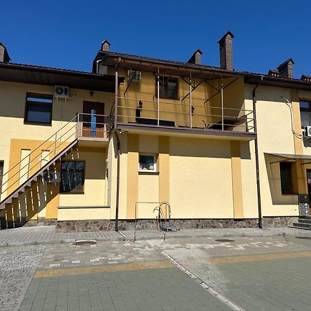 Каприз Hotel Камианец-Подилский Екстериор снимка