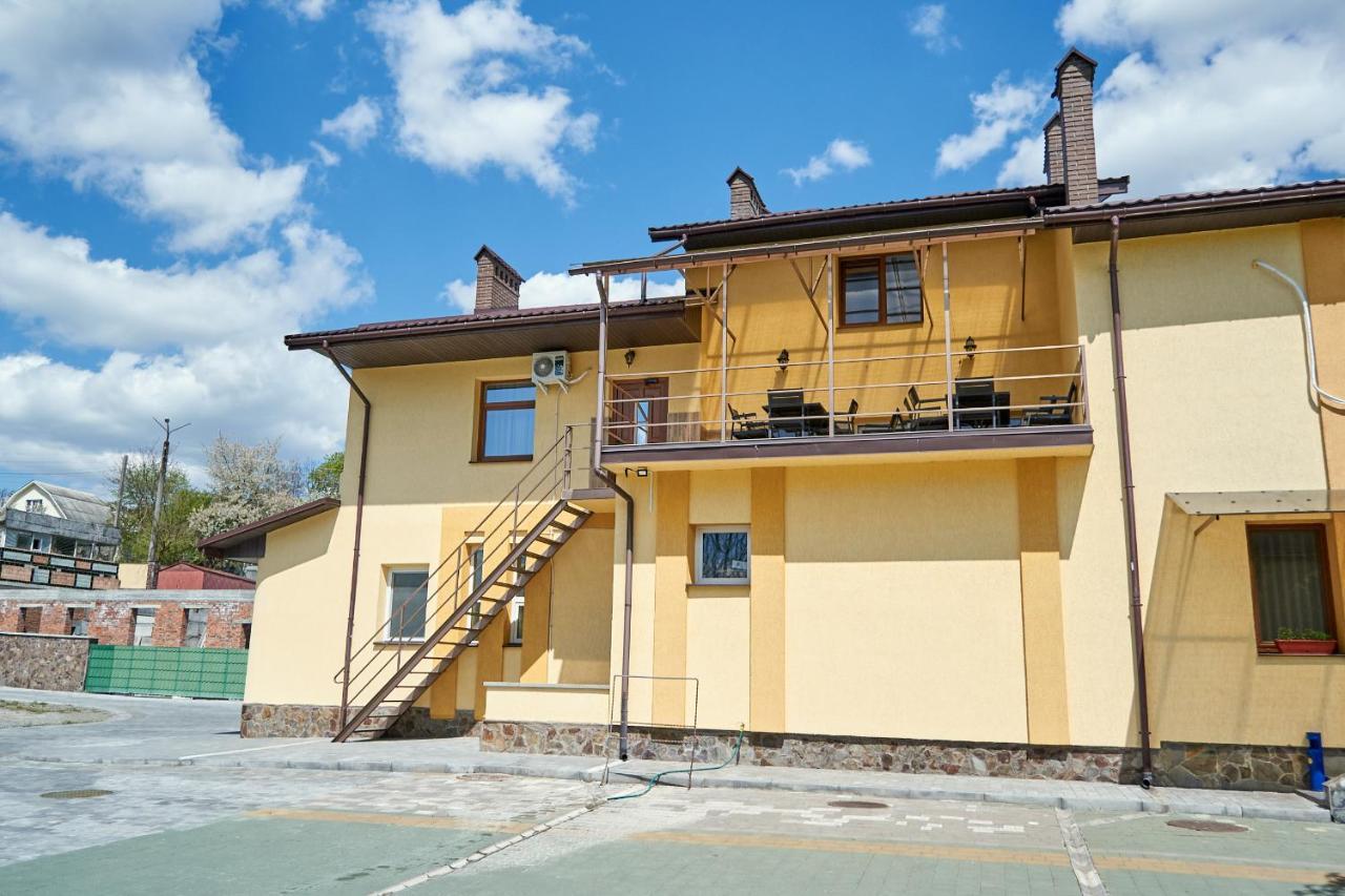 Каприз Hotel Камианец-Подилский Екстериор снимка