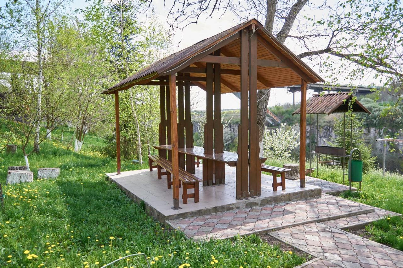 Каприз Hotel Камианец-Подилский Екстериор снимка