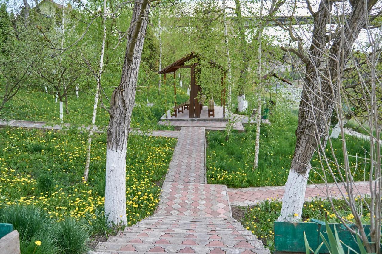Каприз Hotel Камианец-Подилский Екстериор снимка