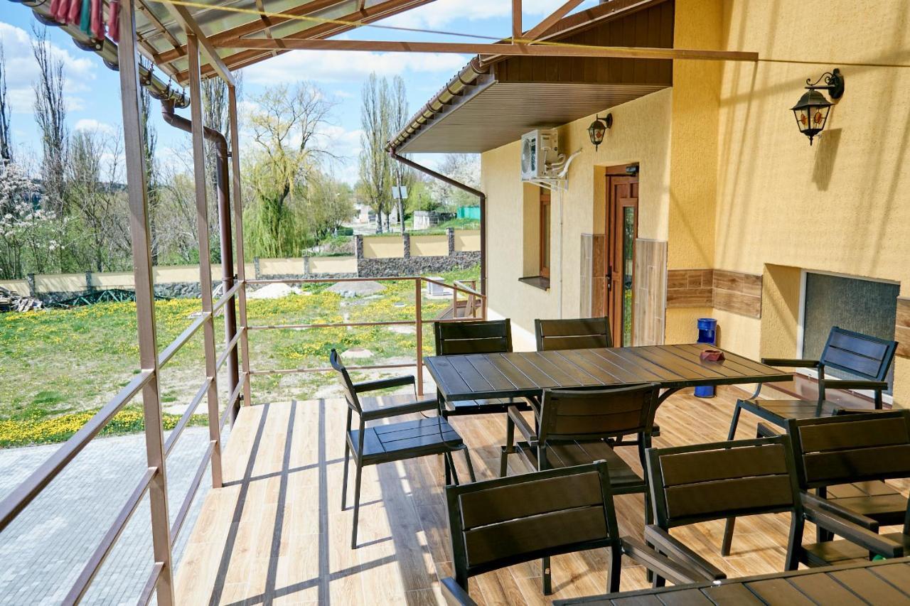 Каприз Hotel Камианец-Подилский Екстериор снимка
