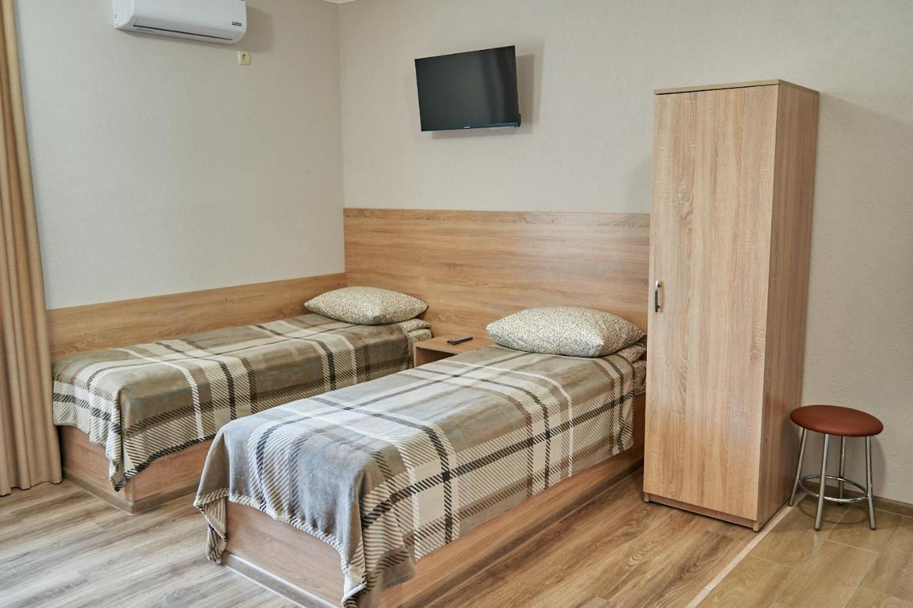 Каприз Hotel Камианец-Подилский Екстериор снимка
