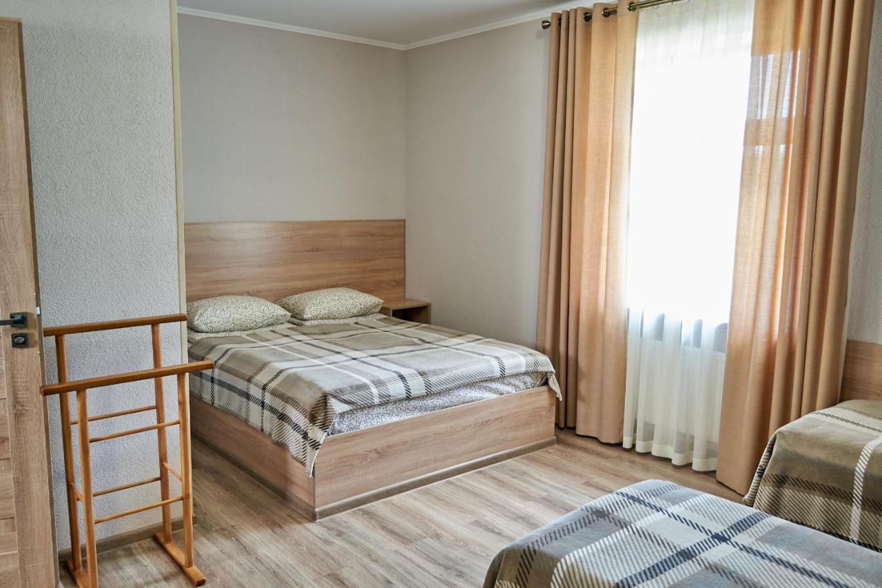Каприз Hotel Камианец-Подилский Екстериор снимка