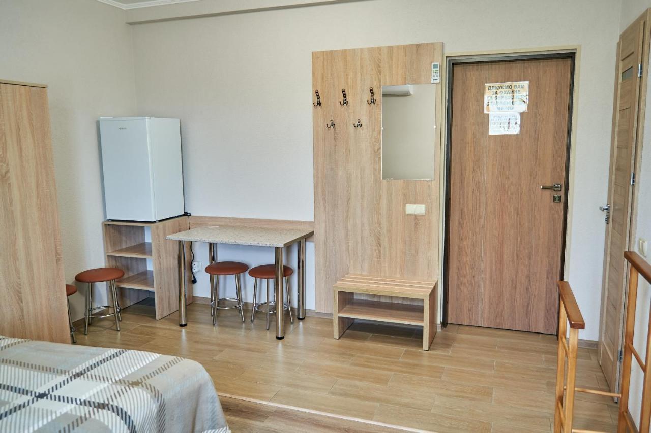Каприз Hotel Камианец-Подилский Екстериор снимка