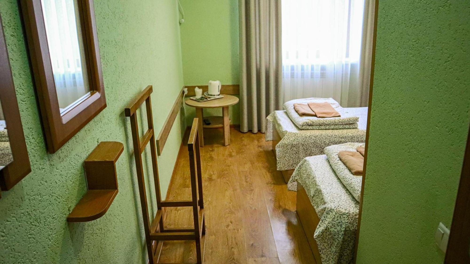 Каприз Hotel Камианец-Подилский Екстериор снимка
