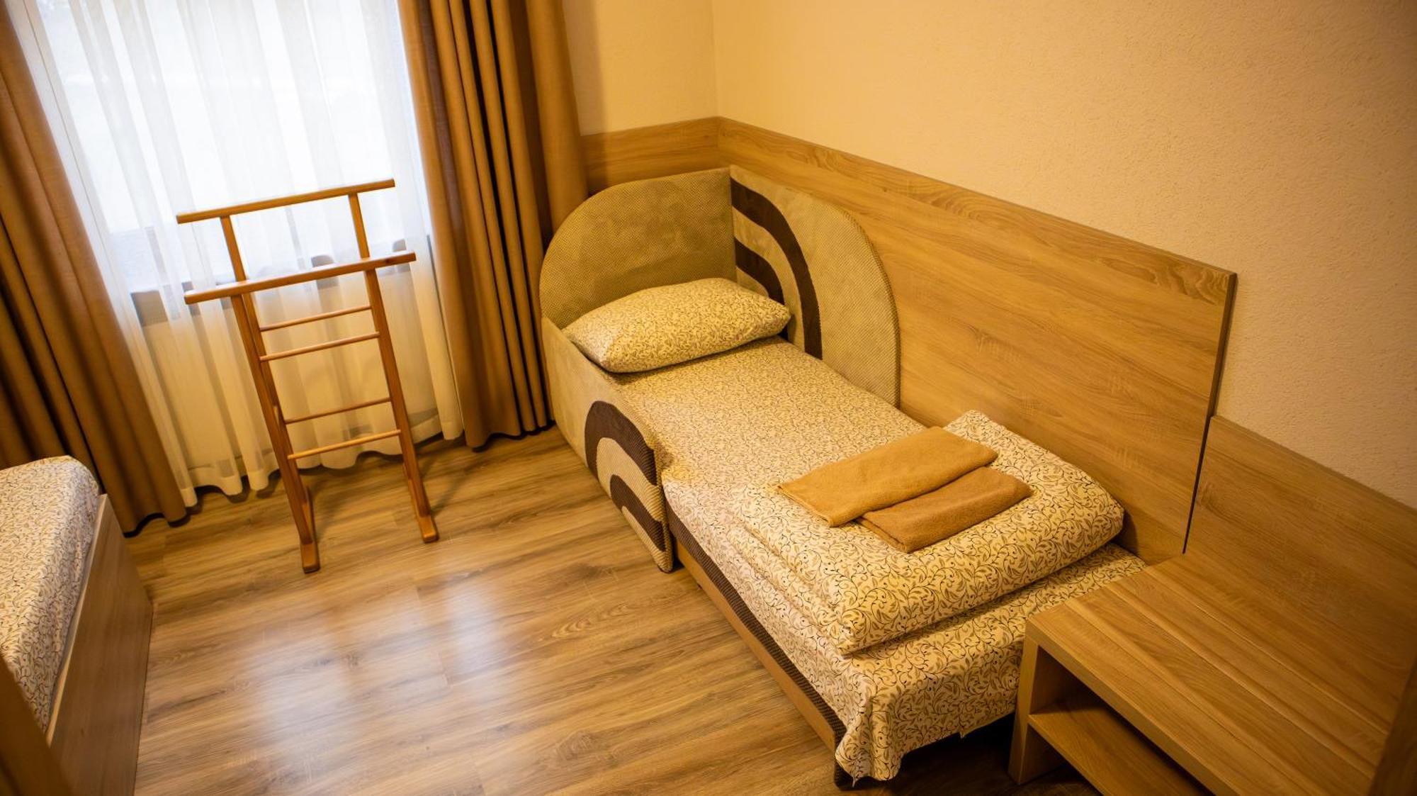 Каприз Hotel Камианец-Подилский Екстериор снимка