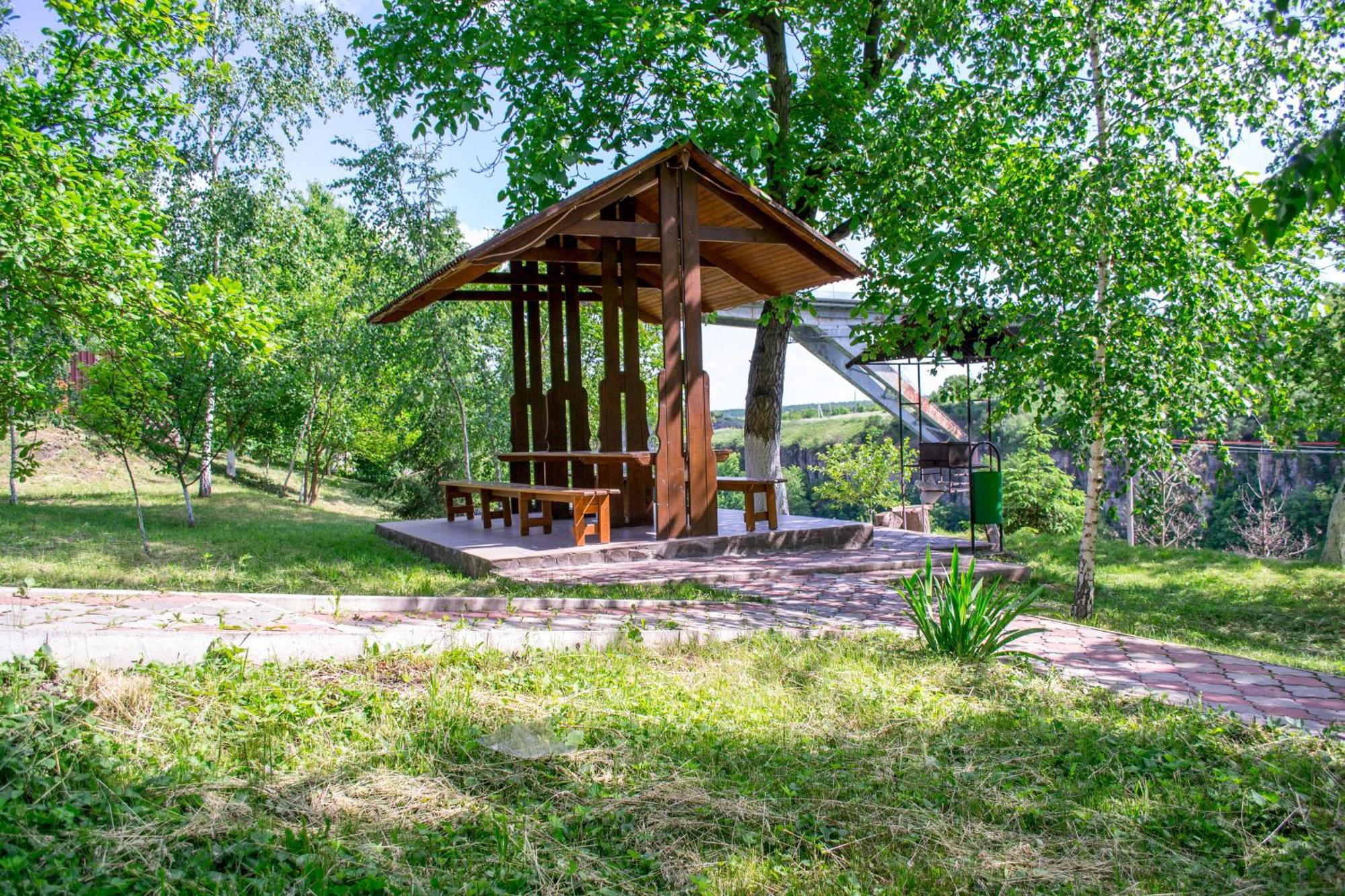 Каприз Hotel Камианец-Подилский Екстериор снимка