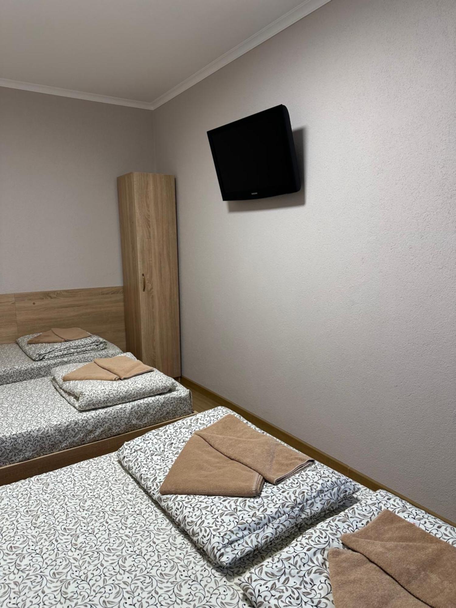 Каприз Hotel Камианец-Подилский Екстериор снимка
