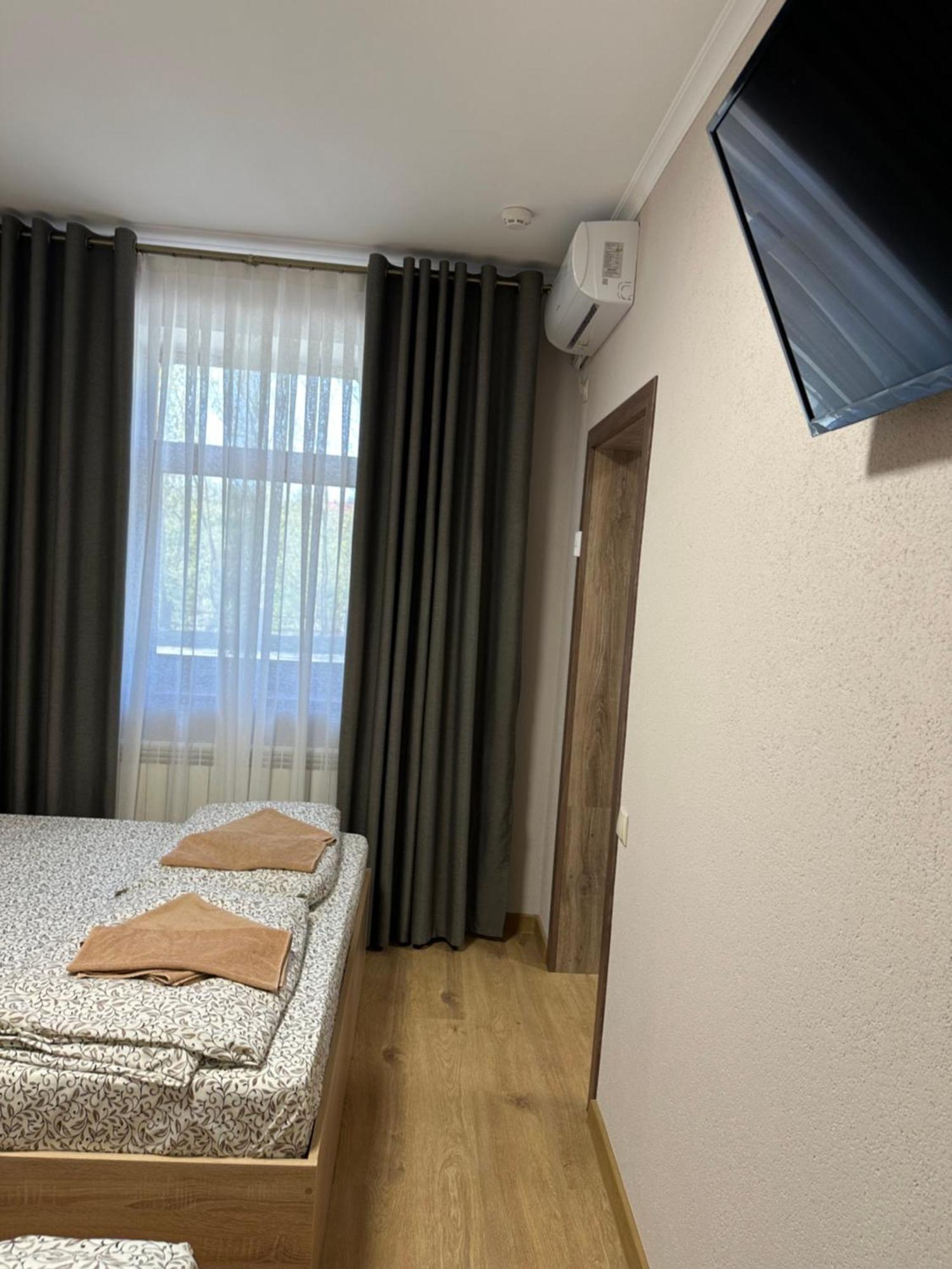 Каприз Hotel Камианец-Подилский Екстериор снимка