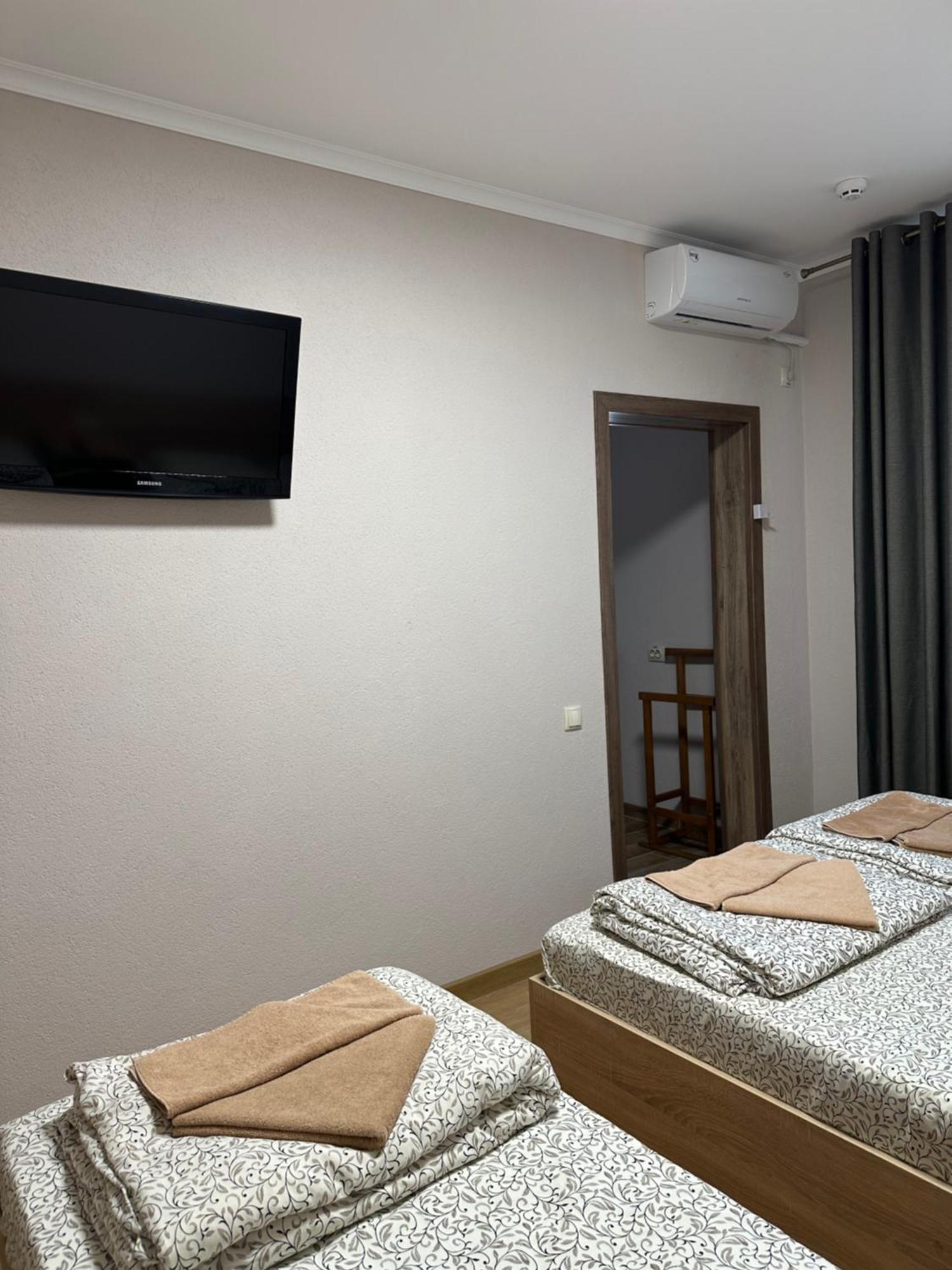 Каприз Hotel Камианец-Подилский Екстериор снимка
