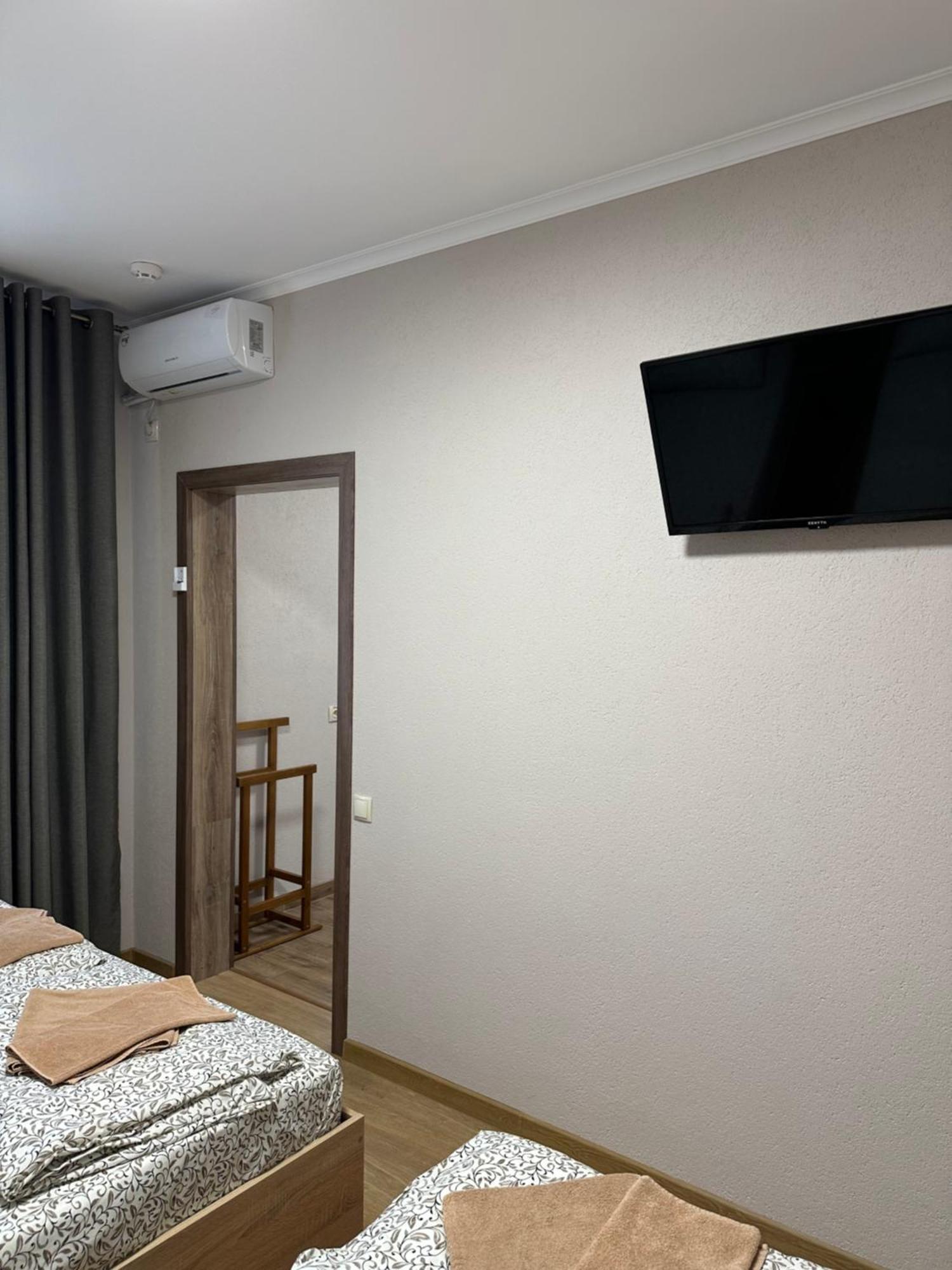 Каприз Hotel Камианец-Подилский Екстериор снимка