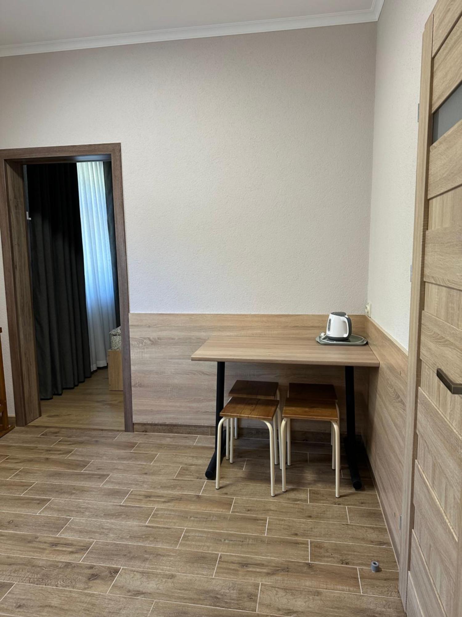 Каприз Hotel Камианец-Подилский Екстериор снимка