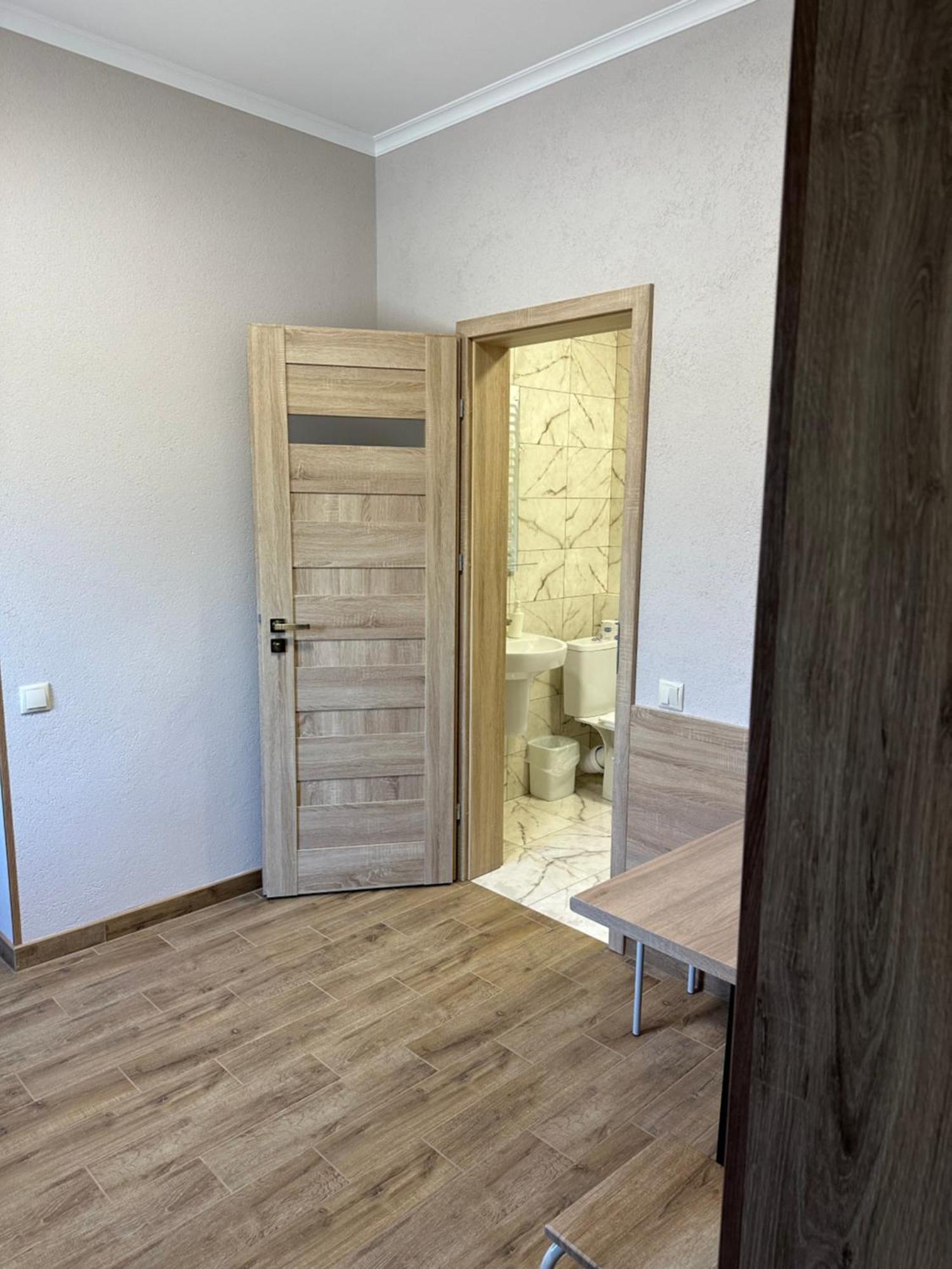 Каприз Hotel Камианец-Подилский Екстериор снимка