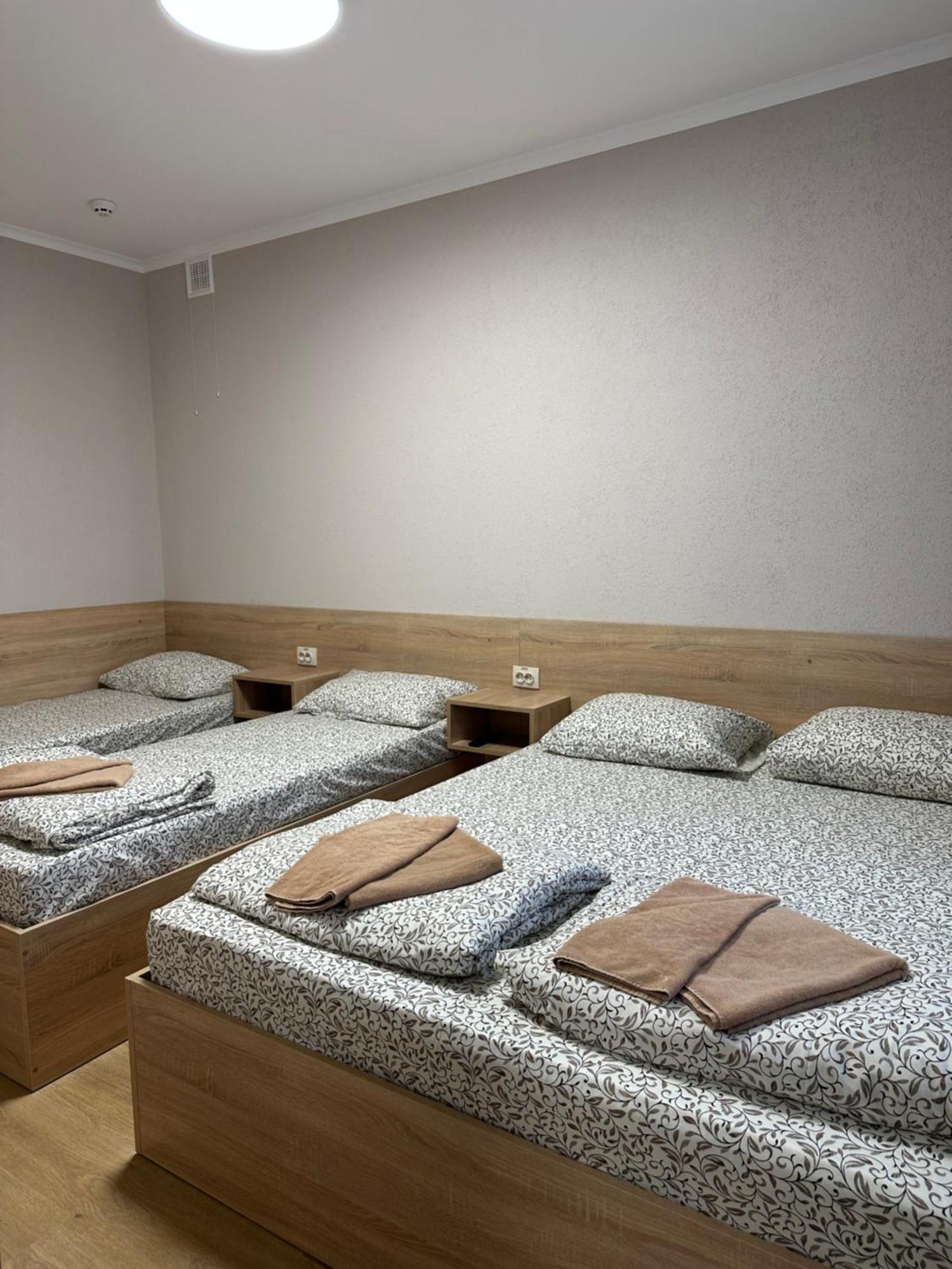 Каприз Hotel Камианец-Подилский Екстериор снимка
