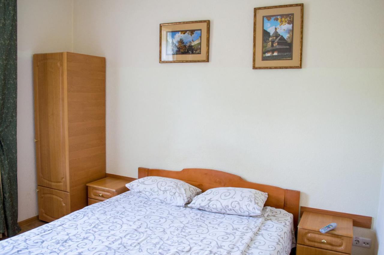 Каприз Hotel Камианец-Подилский Екстериор снимка